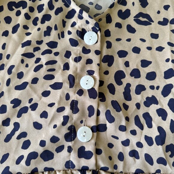 Shein Leopard Print Tiered Dress Size L V-Neck Ruffle Sleeve Button Front - Picture 3 of 7